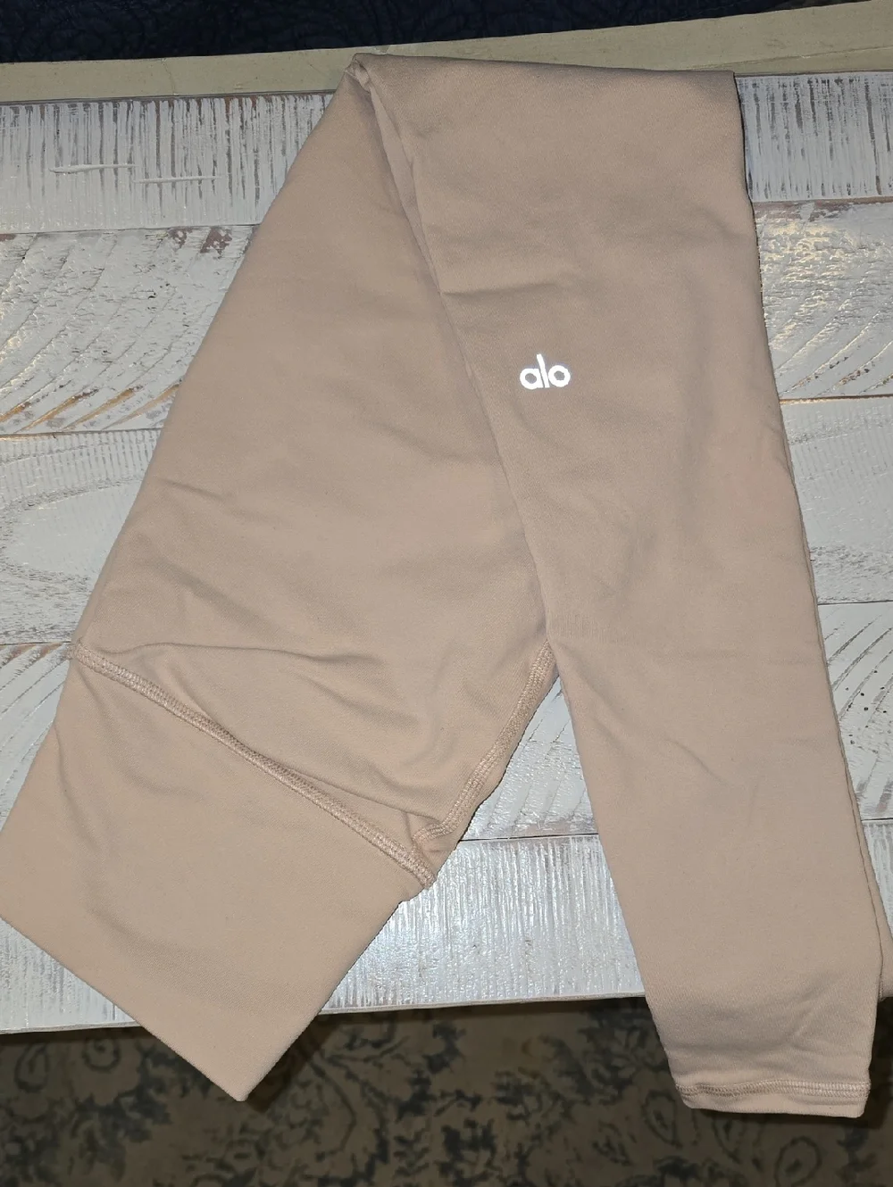 ALO Yoga High-Rise Leggings in Light Nude/blush